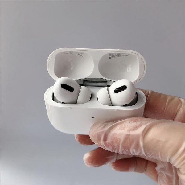 Airpods Pro with wireless charging case